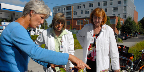 Gardener’s gifts boost spirits for cancer center patients